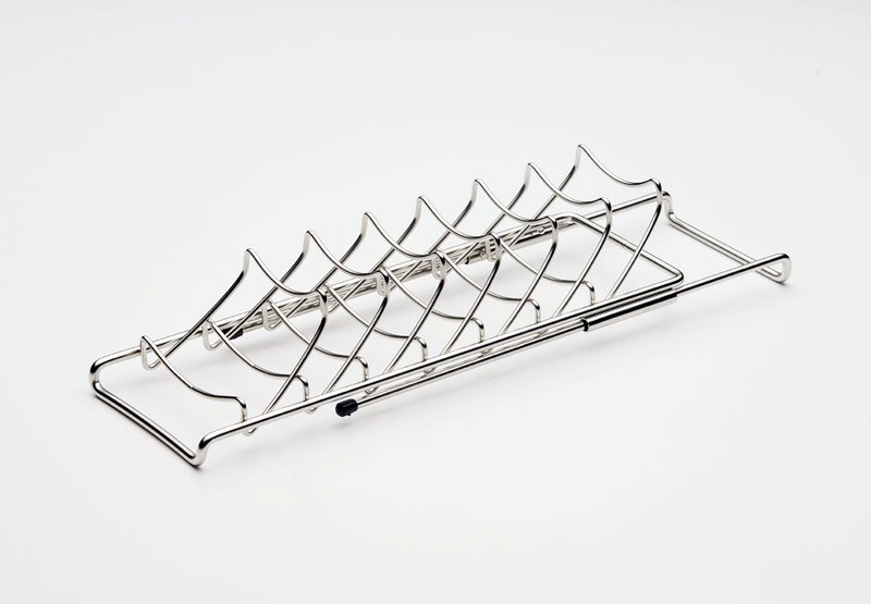 不锈钢盘架 锅盖架 特殊结构设计强力融通性大小盘通用 可放炒锅盖电锅盖 后方伸缩线可依状况拉伸 可跨置在碗篮沥水架置物架 - 厨房用具 - 其他金属 银色