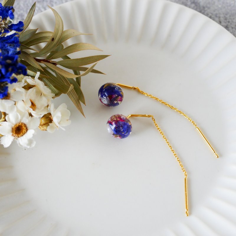 Dried Flower and Freshwater Pearl Chain Earrings/Long Earrings - 耳环/耳夹 - 树脂 蓝色