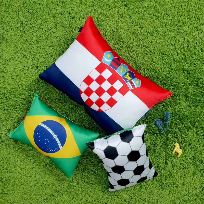 【定制化礼物】陪你过世足 轻质缎面 柔棉国旗抱枕 (大) - 枕头/抱枕 - 其他材质 白色