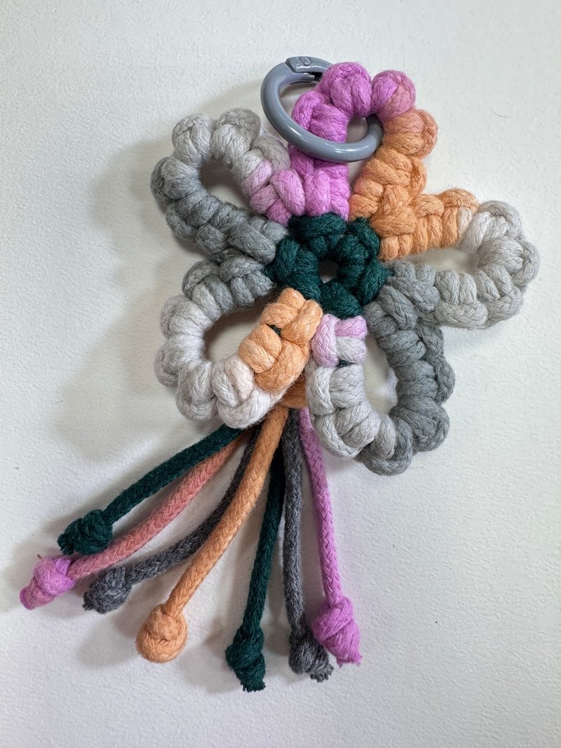 迷之作—手作handmade编织渐层薰染花吊饰 - 吊饰 - 棉．麻 多色