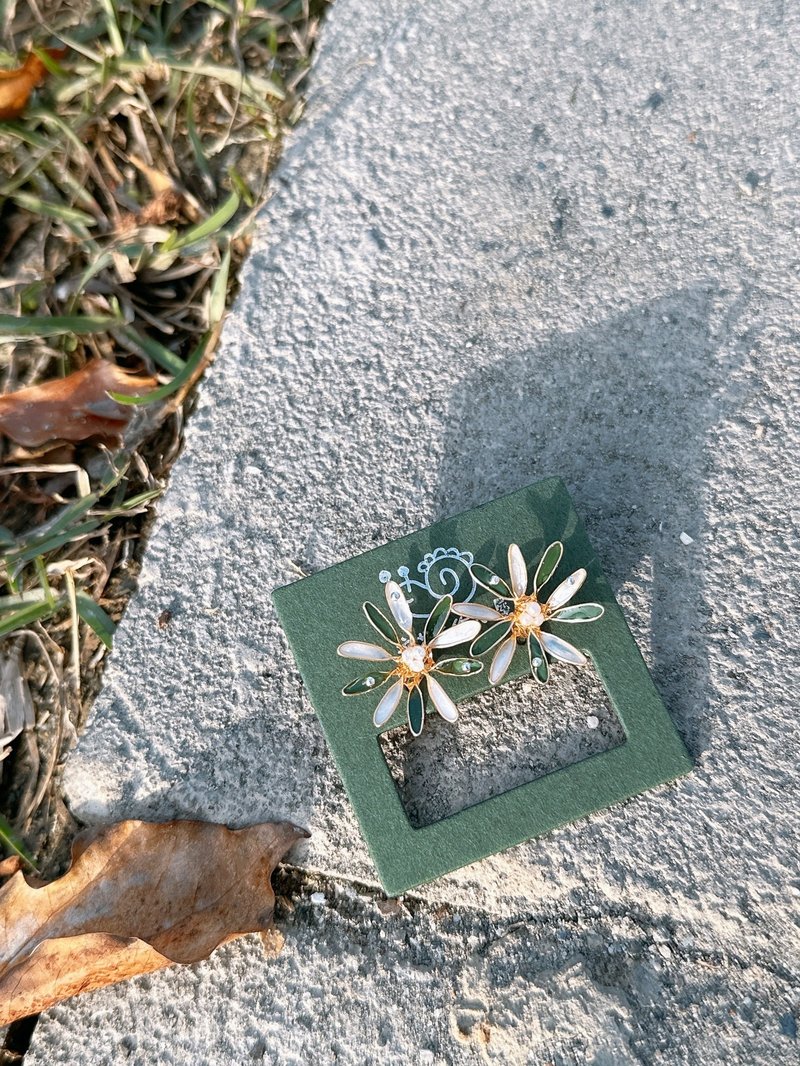 立体水晶花 | 贴耳式 - 耳环/耳夹 - 其他材质 绿色