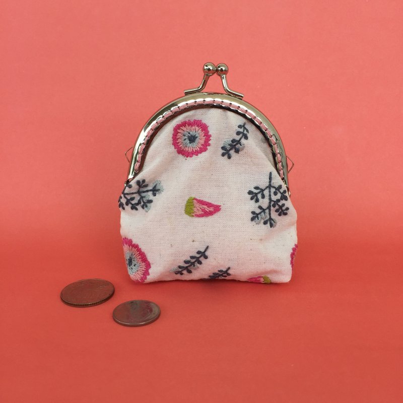 Embroidered framed coin purse - 零钱包 - 棉．麻 粉红色