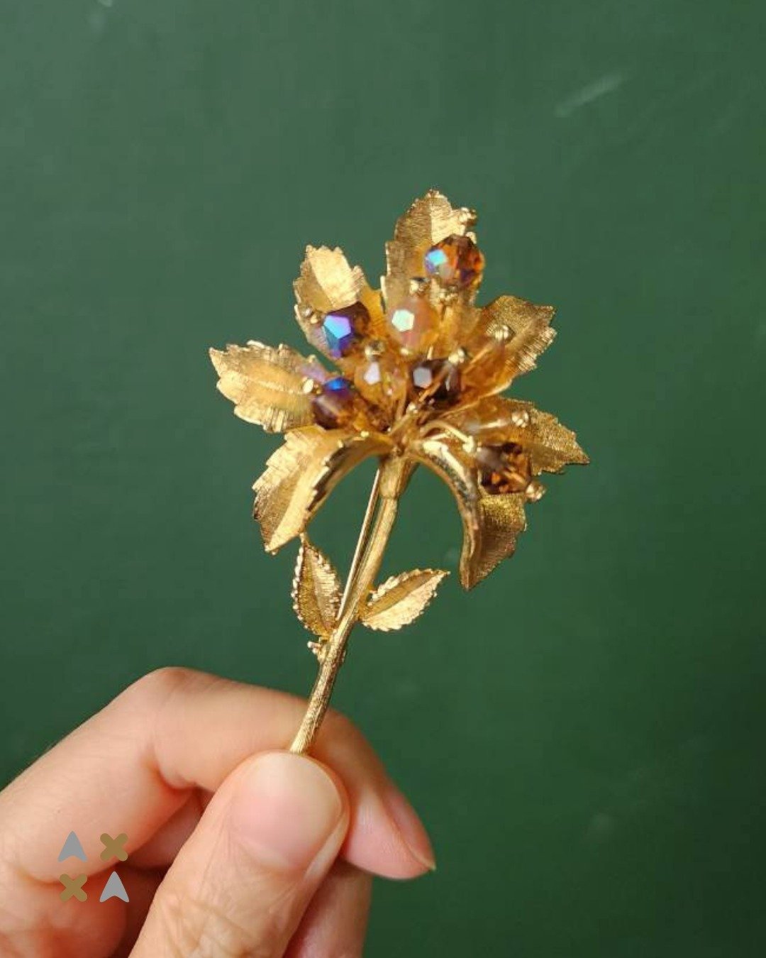 VINTAGE 咖啡 AB 彩玻璃珠金色花束古着胸针 - 胸针 - 其他金属 金色