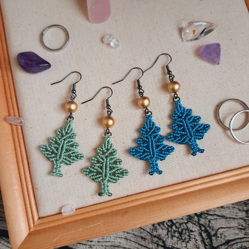 E047-手工编织圣诞树耳环 - 耳环/耳夹 - 尼龙 绿色