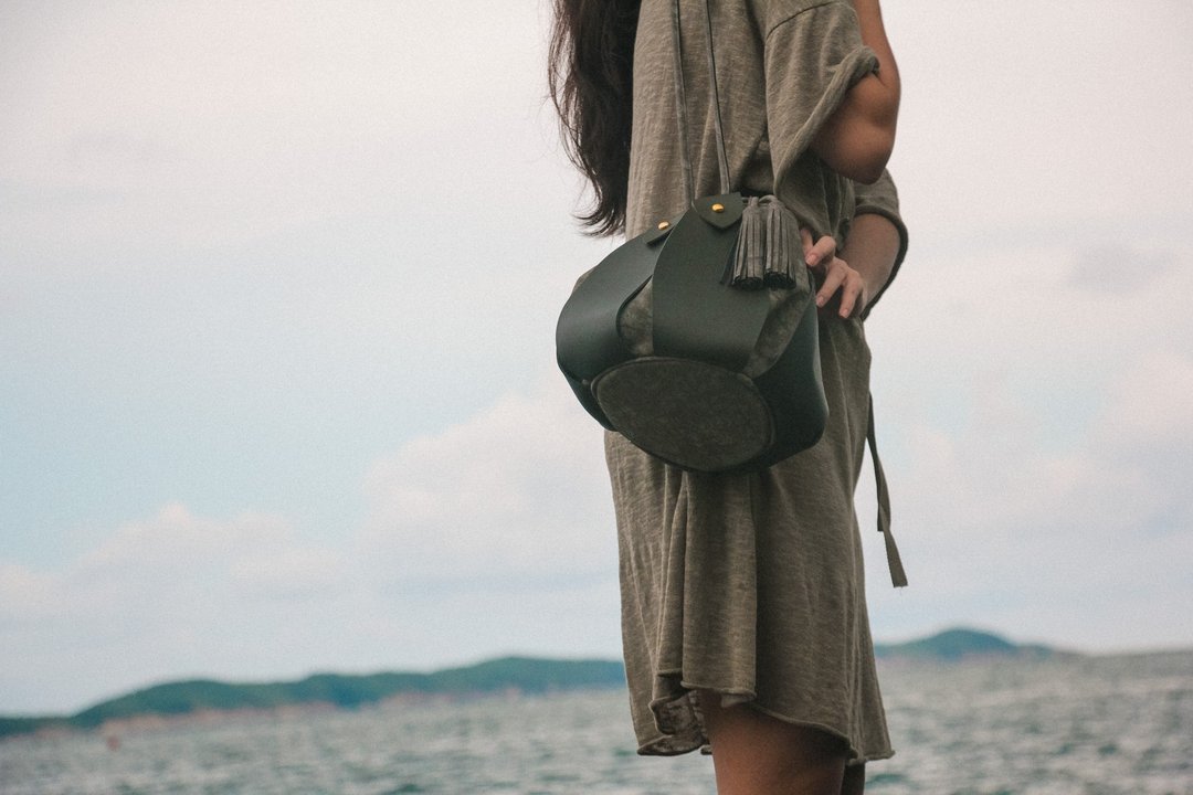 green - Fateh the drawstring bucket bag - 侧背包/斜挎包 - 人造皮革 绿色