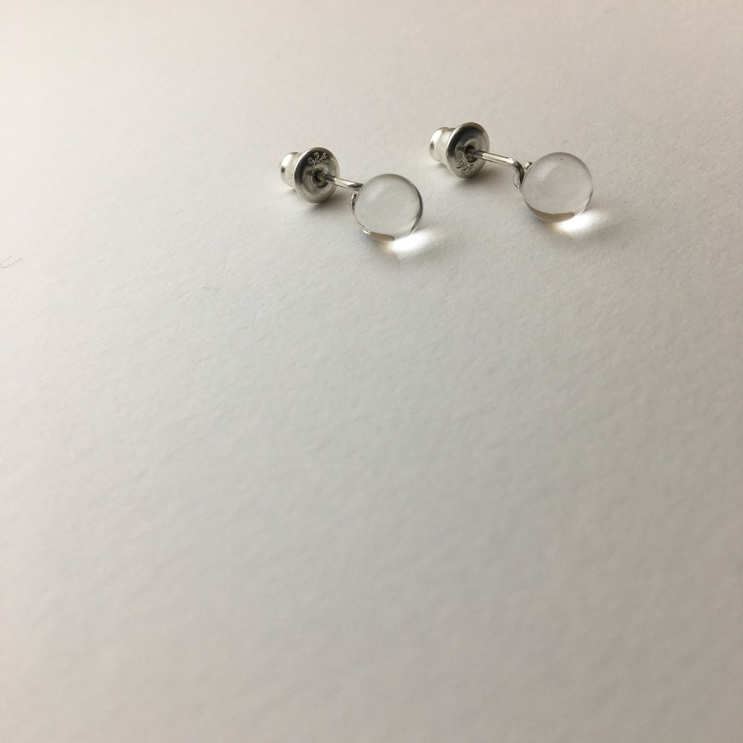 Round drop earring minimal earring craft jewelry - 耳环/耳夹 - 玻璃 透明