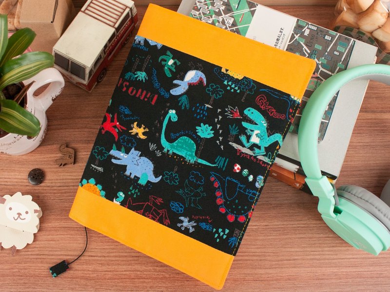 【书の衣】限量 A5/25K 可调式多功能棉布书衣/棉布书套-B孔龙/黑 - 书衣/书套 - 棉．麻 黑色