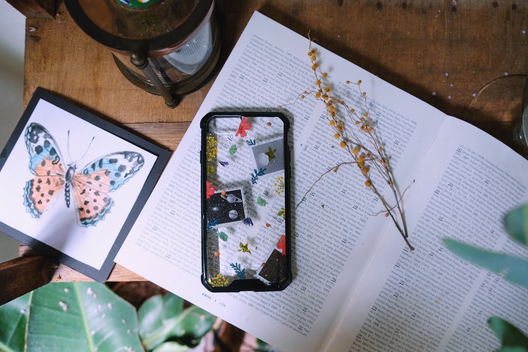 iPhone7/8/SE2 宇宙压花手机壳 - 手机壳/手机套 - 植物．花 黑色
