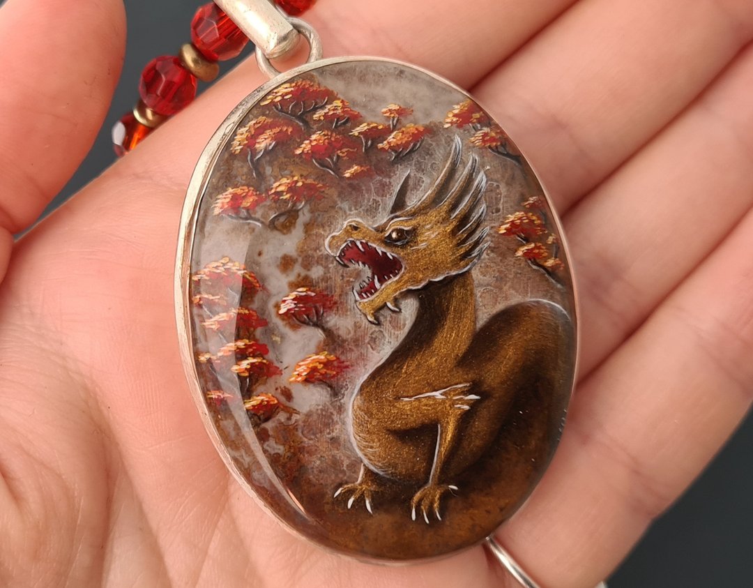 Dragon necklace Miniature painting of Golden dragon Moss Agate Pendant 金龍項鍊 - 项链 - 石头 金色