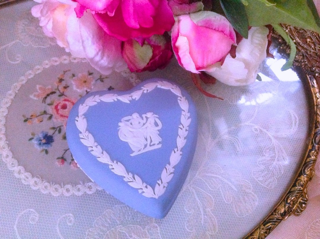 英国制Wedgwood jasper蓝色浮雕希腊神话心型珠宝盒饰品盒情人节 - 其他 - 瓷 蓝色