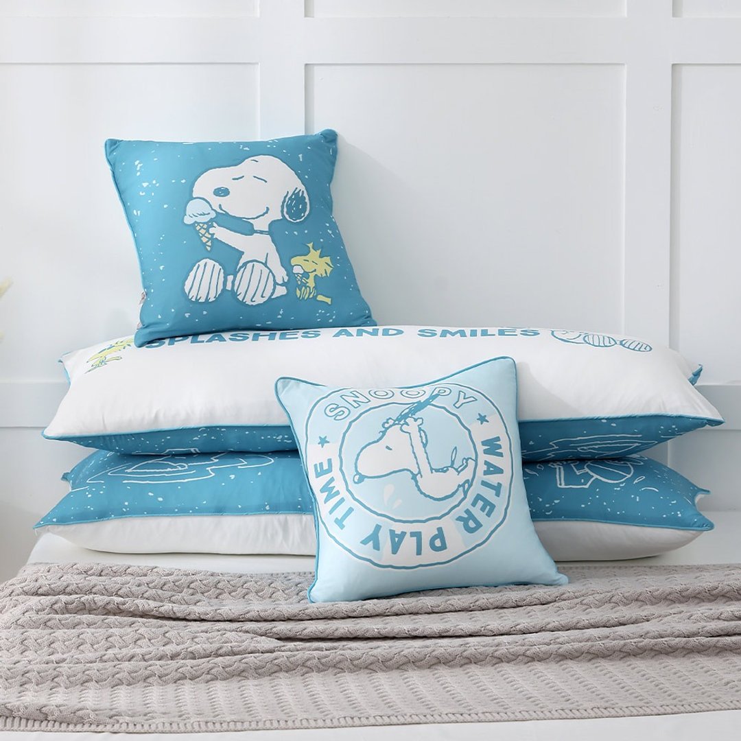 【PEANUTS 史努比联名款】凉夏玩趣冰丝凉感长型抱枕－100*38cm - 枕头/抱枕 - 聚酯纤维 蓝色