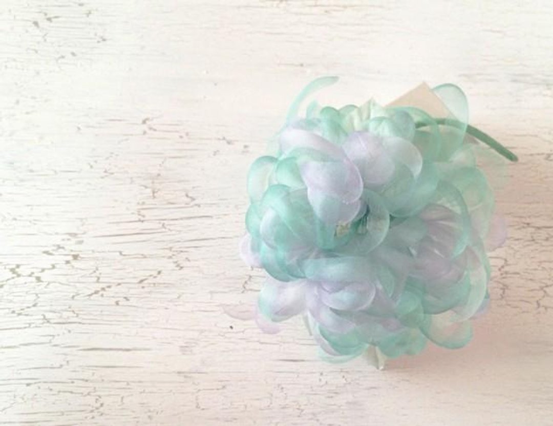 Softly flower Mint Green (corsage or Hair Comb) - 胸针 - 丝．绢 绿色