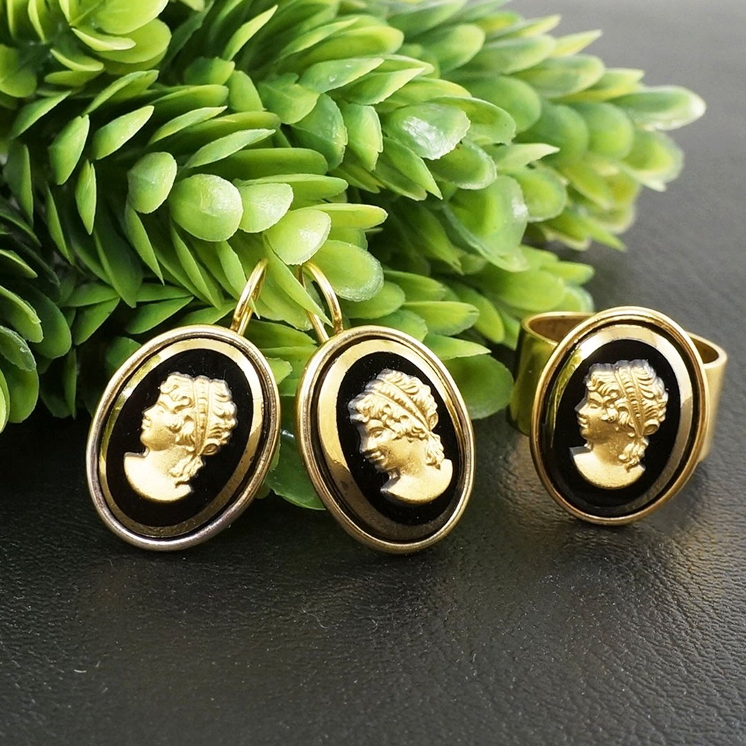 Earrings and Ring Jewelry Set Gold Black Vintage Glass Lady Cameo Jewelry Set - 耳环/耳夹 - 其他材质 黑色