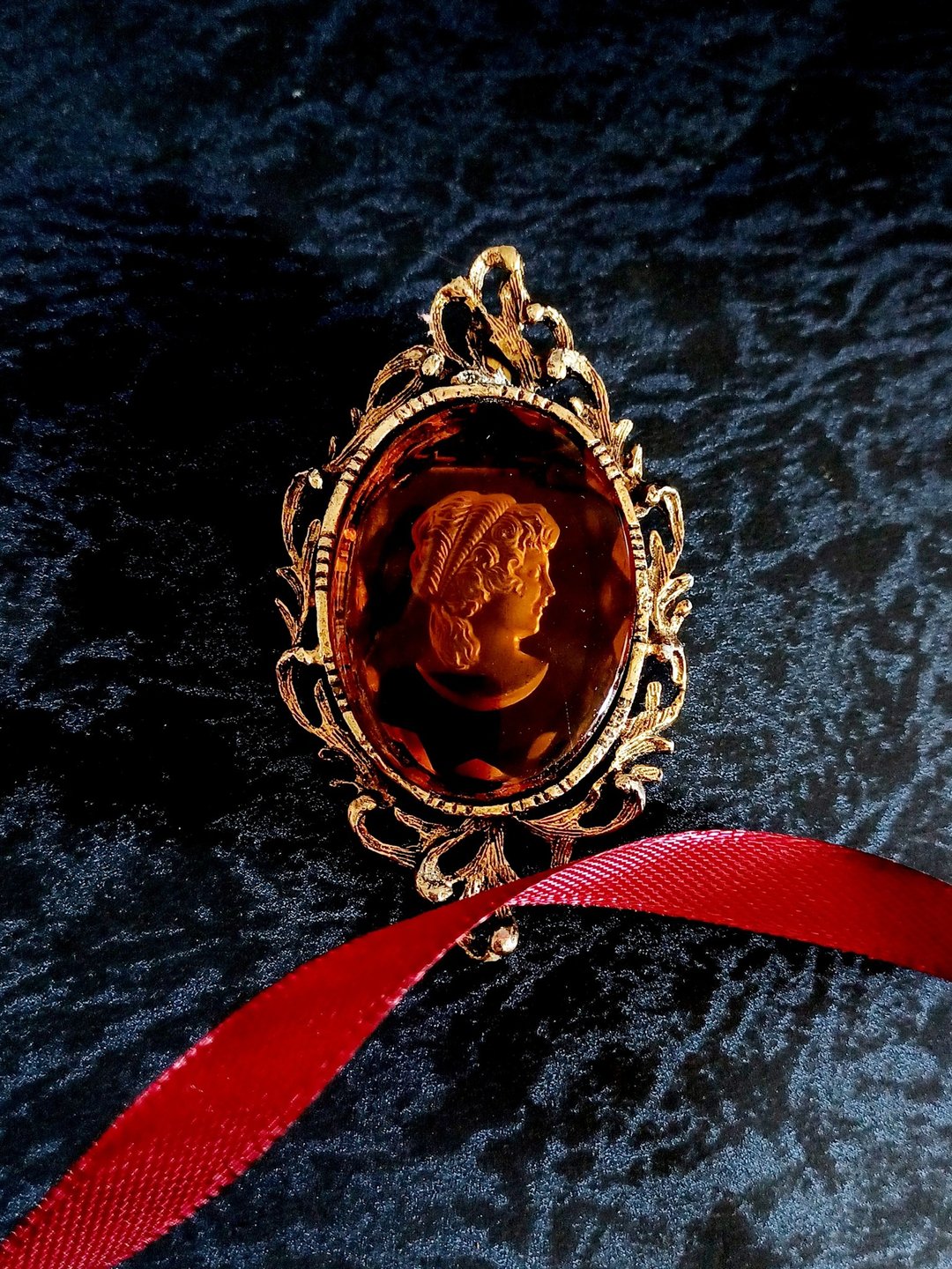 vintage jewelry 古典玻璃内凹浮雕女神 吊坠 胸针 - 胸针 - 其他金属 