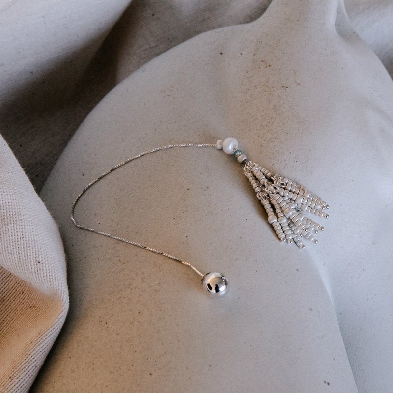 Solitude Earrings 孤寂耳饰－清影银 - 耳环/耳夹 - 玻璃 银色
