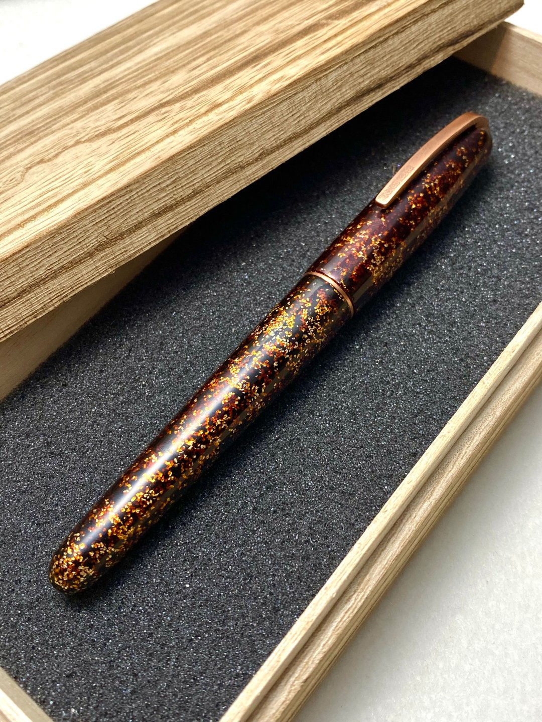 3952老山羊-天然漆笔 葛玛兰 樱吹雪 玫瑰金书法钢尖钢笔 - 钢笔 - 其他材质 