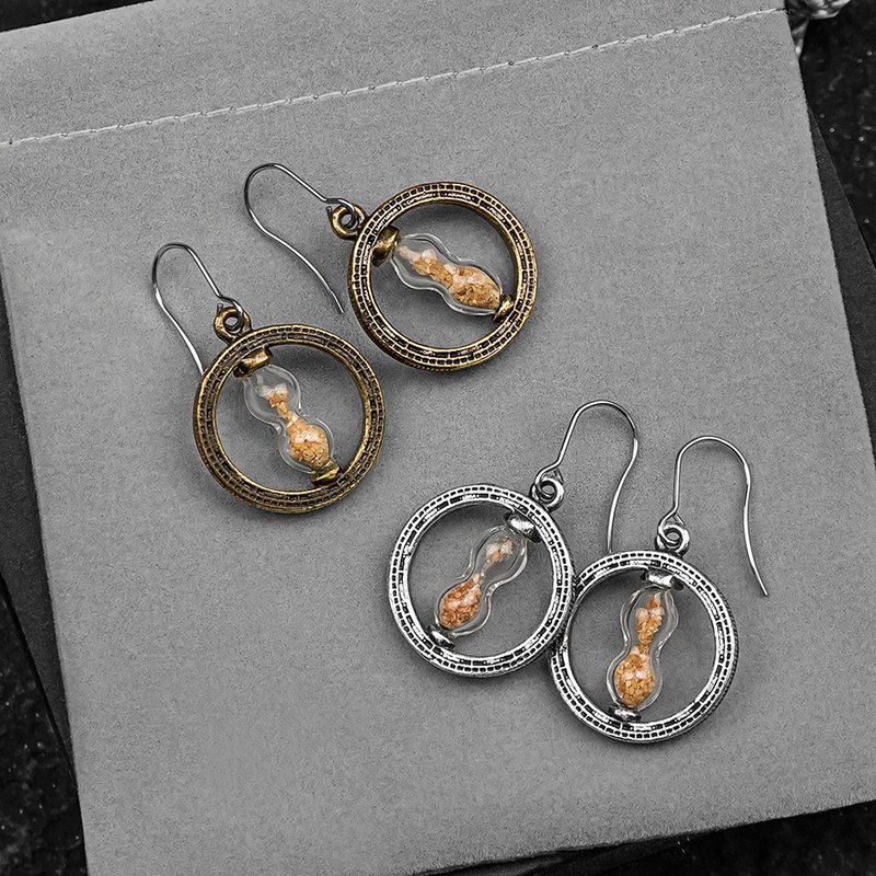 沙漏耳环饰品 Solo Hourglass Earring - 耳环/耳夹 - 其他金属 