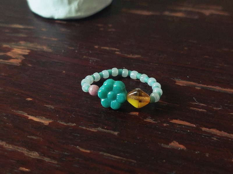 地仙 L'IMMORTEL 捷克古董珠弹性戒指 一款一只// vr - 戒指 - 玻璃 多色