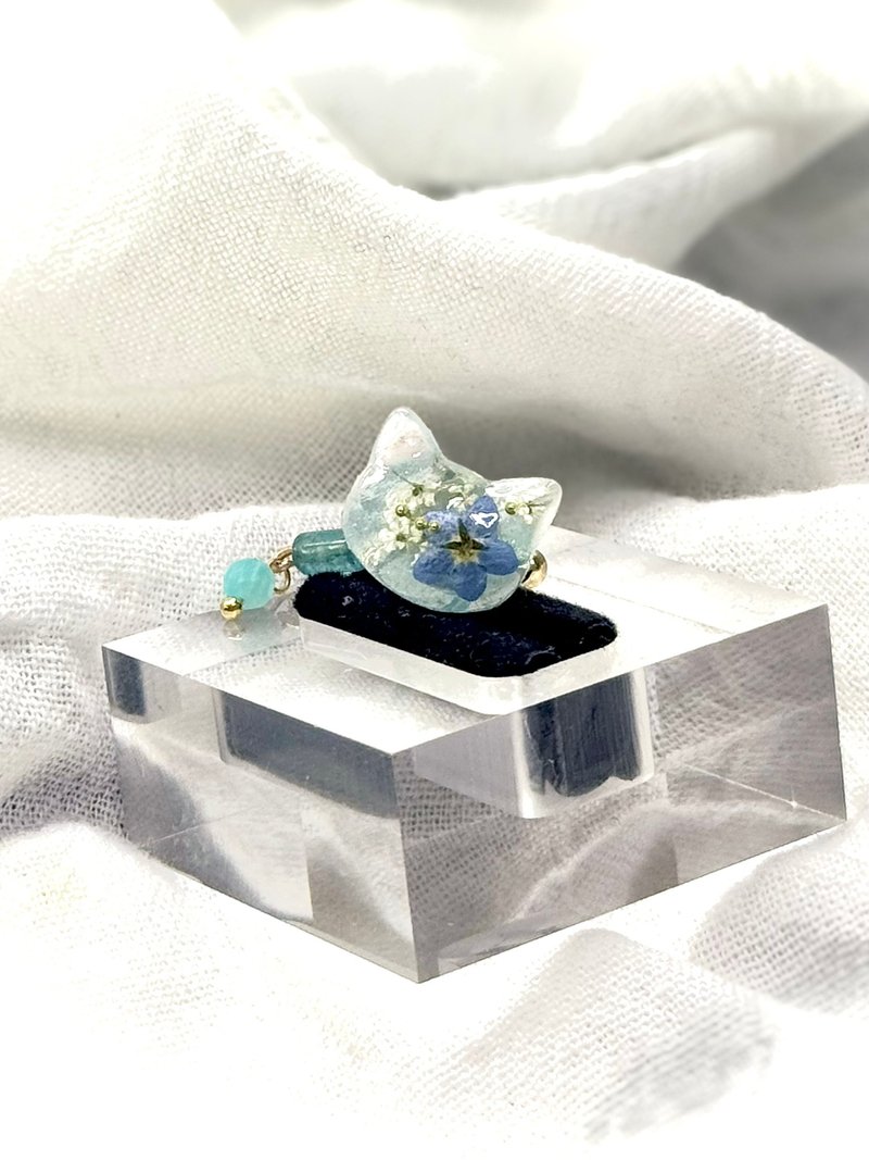 猫咪系列 - 浅蓝花猫与磷灰石和蓝玉髓耳骨夹 - 耳环/耳夹 - 树脂 蓝色