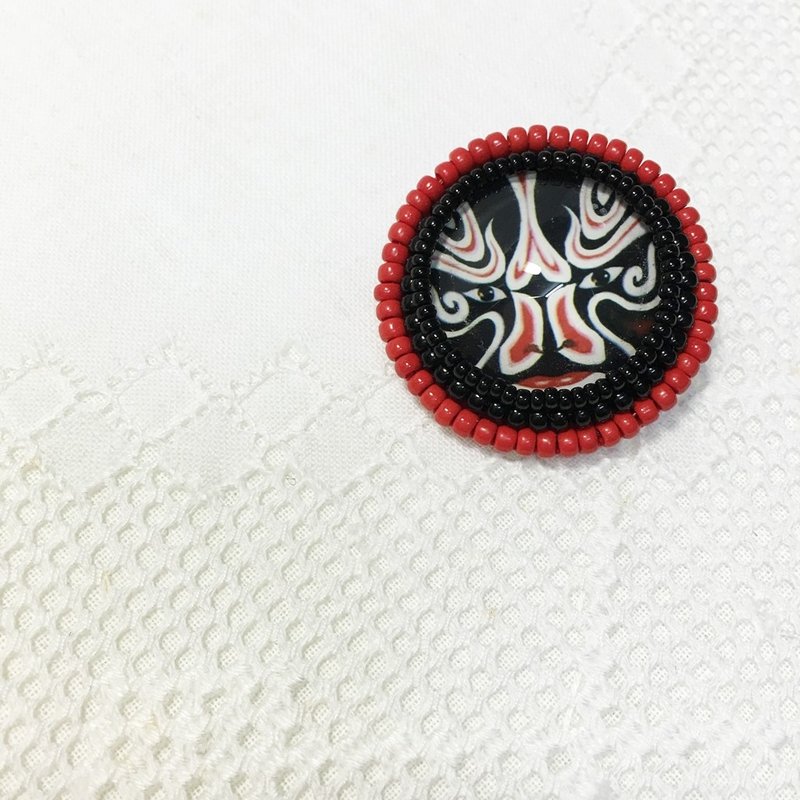 黑色 脸谱 刺绣襟针 Black Face Brooch (JEBR036) - 胸针 - 其他材质 黑色