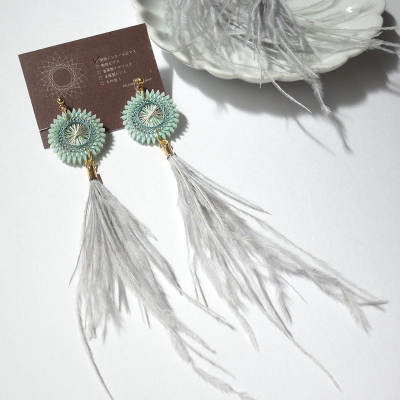 Fluffy natural feather earrings / mintgreen / silk thread / shipping free - 耳环/耳夹 - 丝．绢 绿色