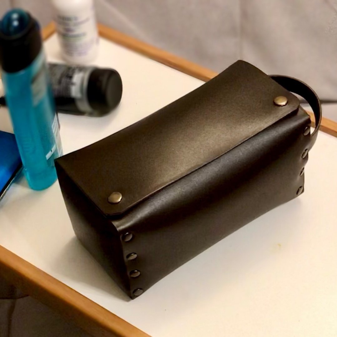 Leather toiletry bag. Mens travel dopp kit. Groomsmen gift set. Men shaving kit - 化妆包/杂物包 - 真皮 咖啡色