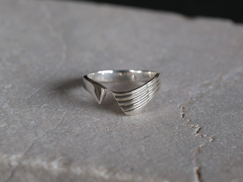 Víkingaskip 戒指 L 尺寸 银戒指 silver925 男女皆宜 - 戒指 - 其他金属 银色