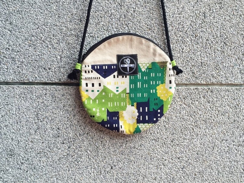 侧背大饼包 / 童话绿色小房子 - 侧背包/斜挎包 - 其他材质 绿色