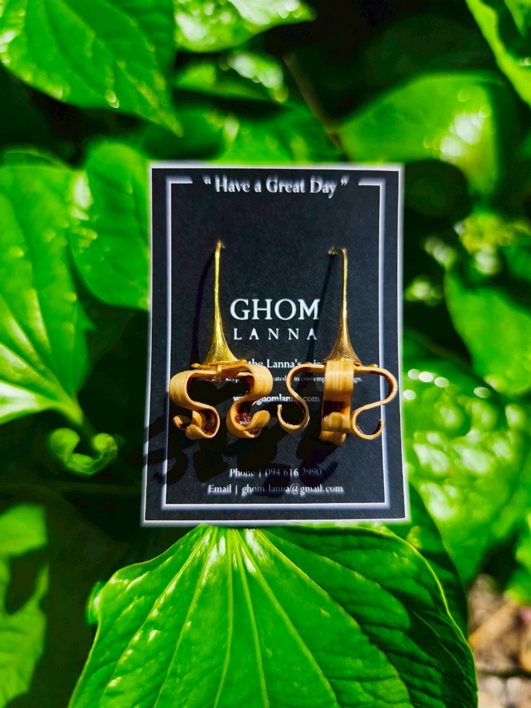 Dok Karn Plerng 耳环 - 中尺寸 2025 (Dok Karn Plerng Earrings (Medium size) 2025) - 耳环/耳夹 - 竹 金色