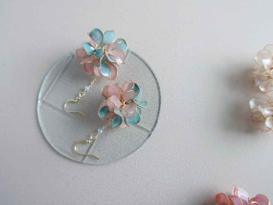 心花开 花球耳环 粉蓝绿色-手作水晶花 树脂饰品 礼物 闺蜜饰品 - 耳环/耳夹 - 树脂 粉红色
