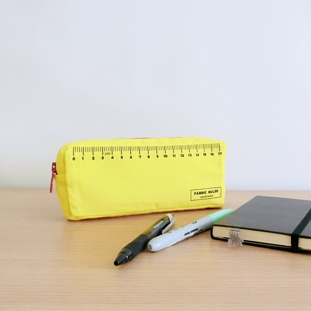 A ruler pen case that fits in plenty - 铅笔盒/笔袋 - 棉．麻 黄色