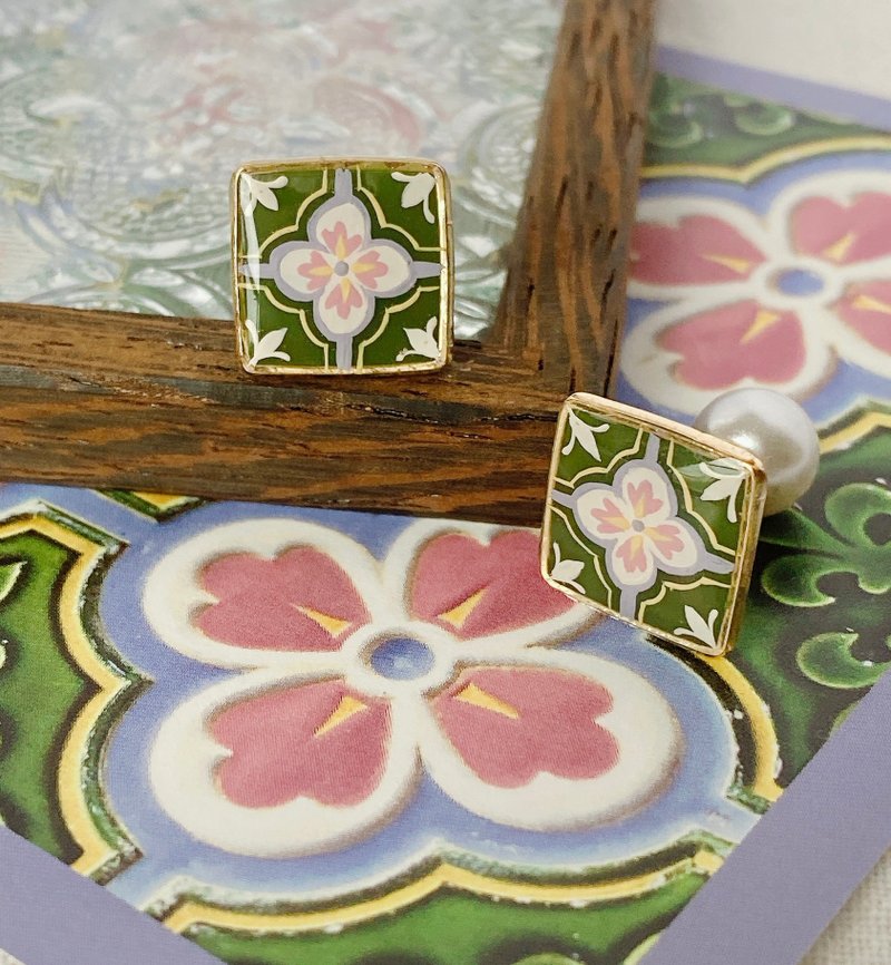 手绘花砖耳环 各自精彩 手工耳环  316L医疗级耳针 螺旋耳夹 - 耳环/耳夹 - 树脂 多色