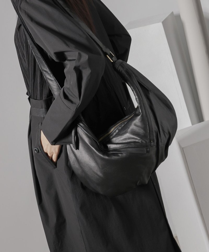 supportingrole 率性金属真皮斜肩背包侧背包 黑 - 侧背包/斜挎包 - 真皮 黑色