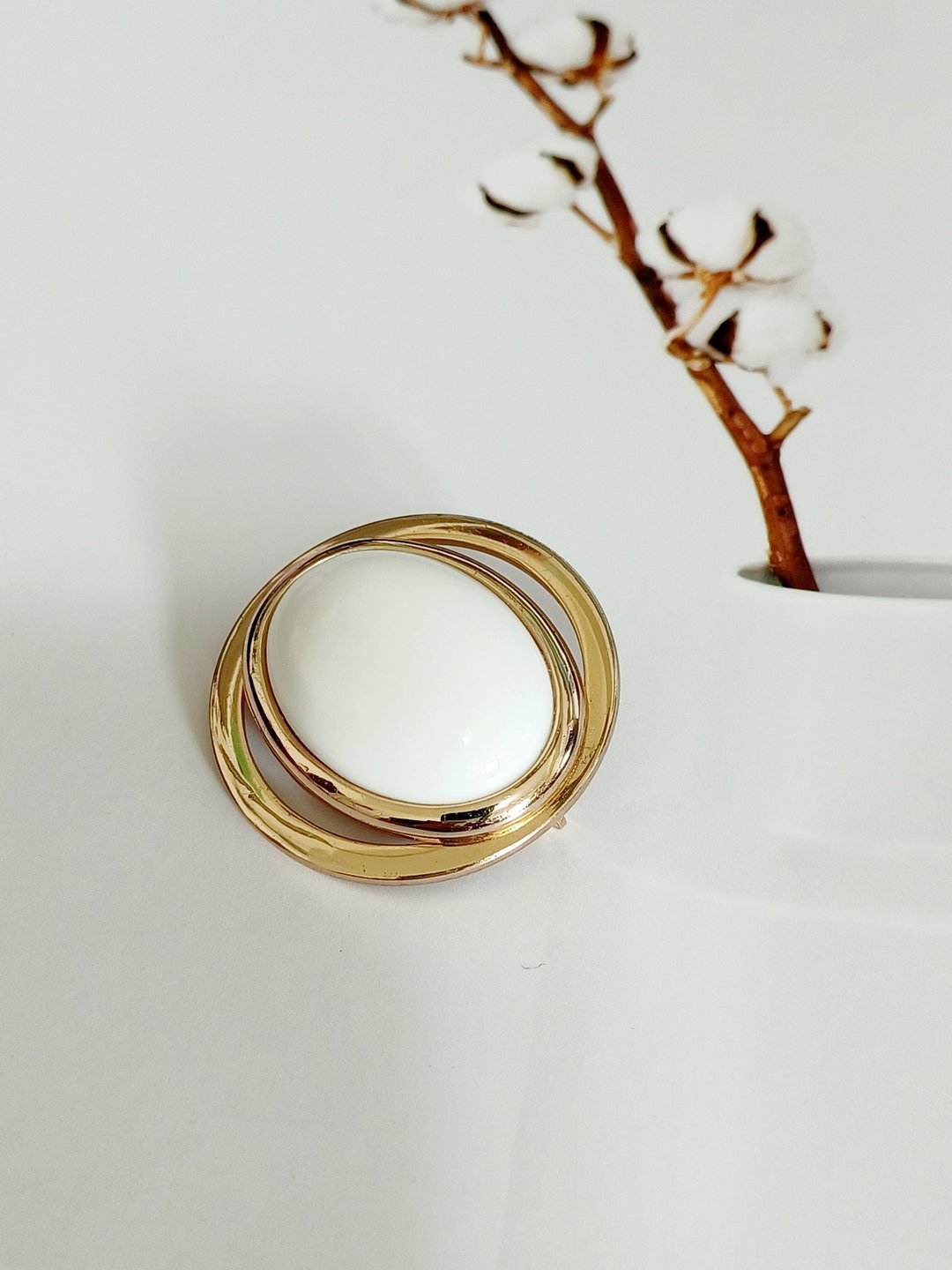 vintage jewelry AVON 牛奶玻璃别针 - 胸针 - 其他金属 
