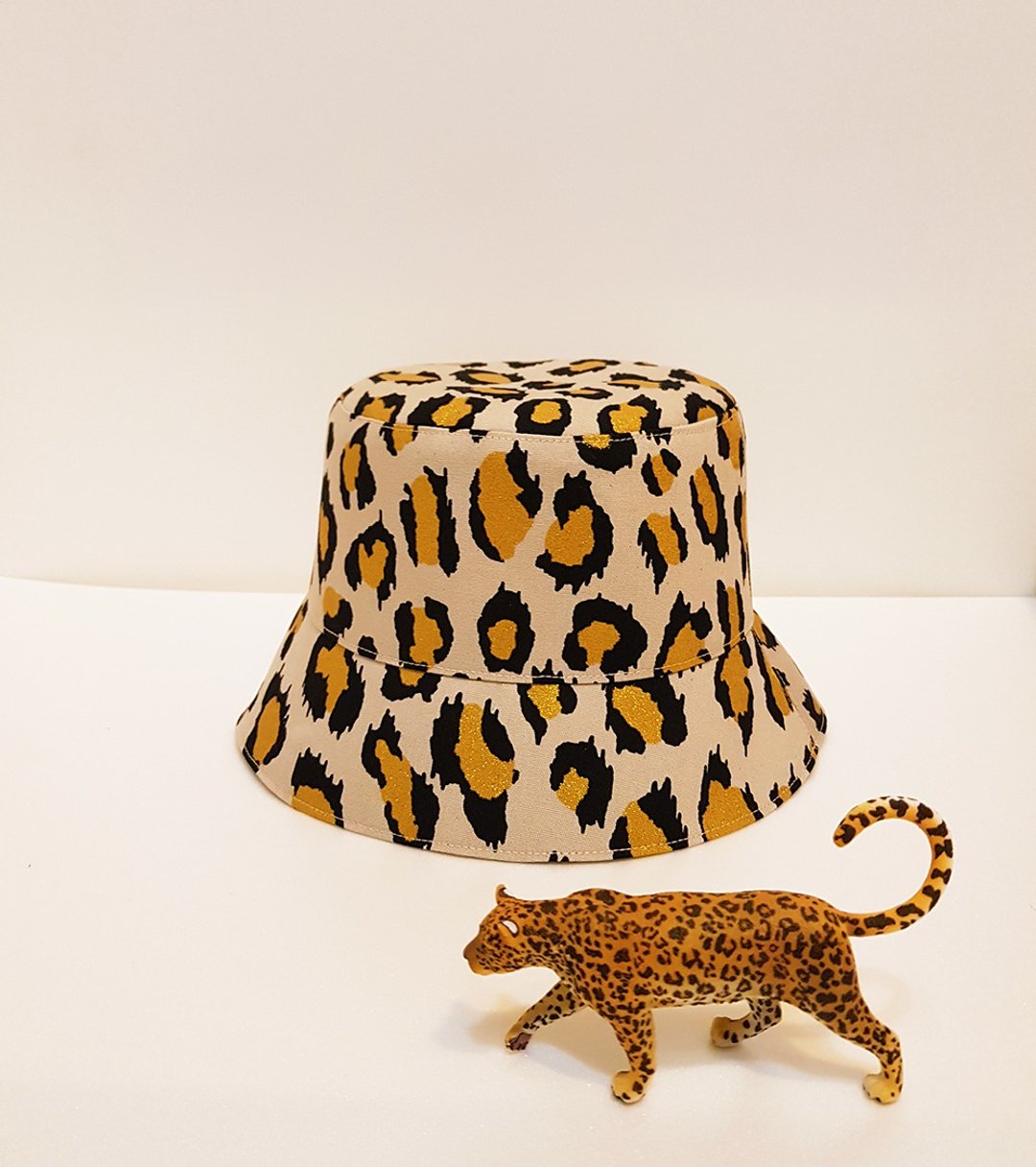 法式女孩风-镶金粉豹纹渔夫帽-M号  Leopard pattern Bucket hat - 帽子 - 棉．麻 多色