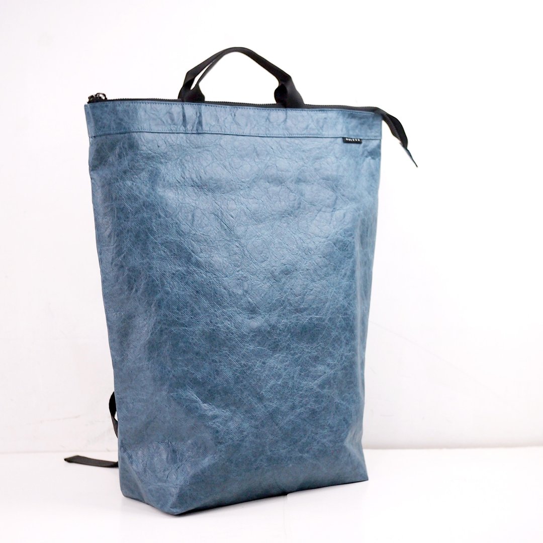 6dots Tyvek 银蓝色 型格 背包　后背包　可放15吋笔电 - 后背包/双肩包 - 防水材质 蓝色