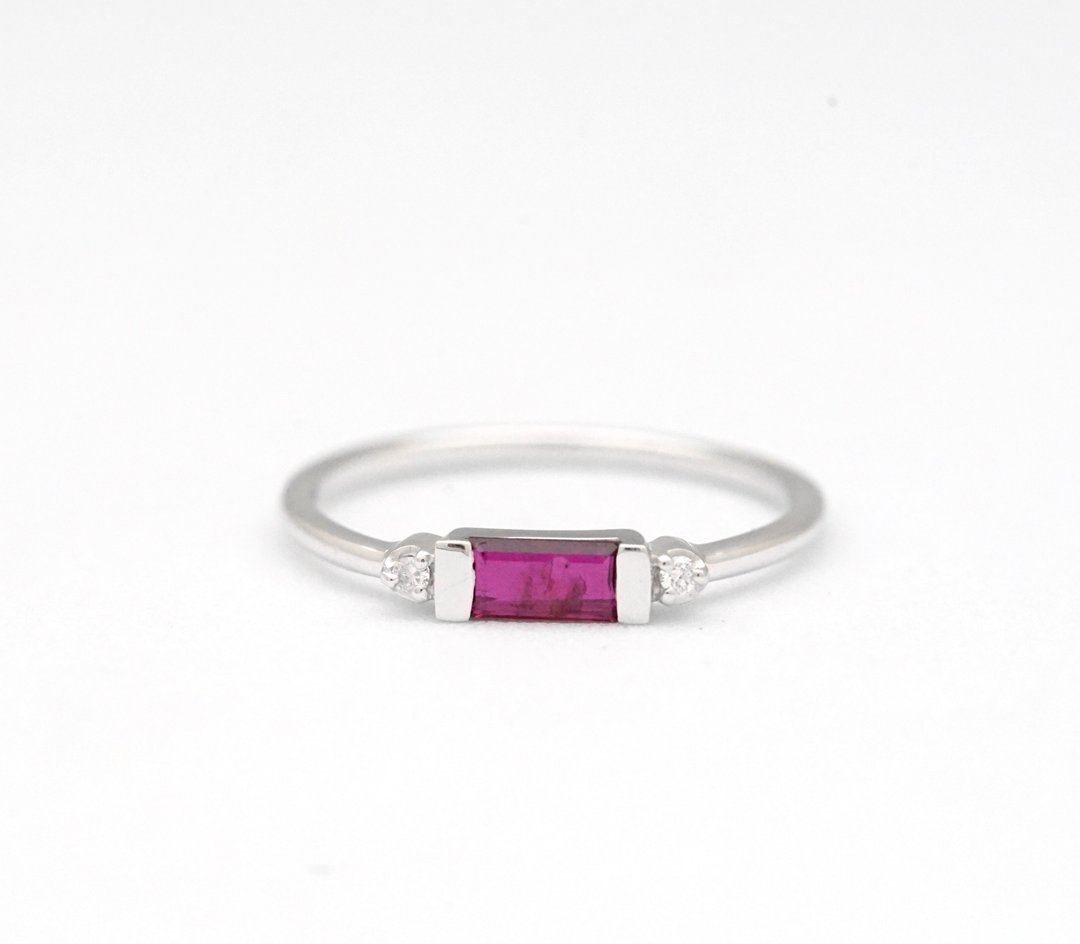 Minimal 18K White Gold Ring with Natural Ruby - 戒指 - 其他金属 红色
