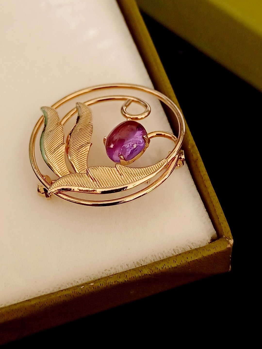 vintage jewelry SARAH COV 典雅金色藤叶胸针 - 胸针 - 其他金属 