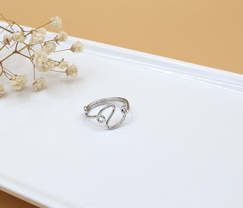 Minimal Silver "V" alphabet ring - free size - gift for her - 戒指 - 纯银 银色
