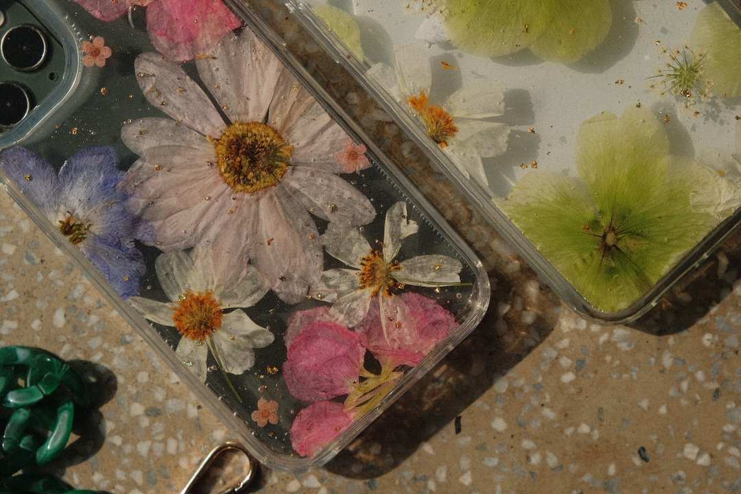 现货特惠 / iPhone14 押花手机壳 压花 手作 保护壳 防摔壳 树脂 - 手机壳/手机套 - 植物．花 多色