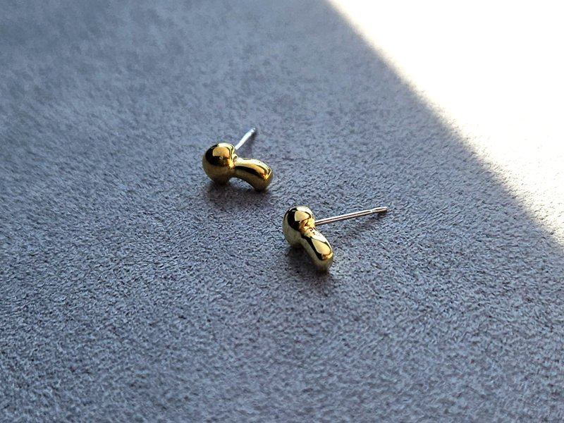 小蘑菇耳环 | 蘑菇森林系列 黄铜 - 耳环/耳夹 - 铜/黄铜 金色