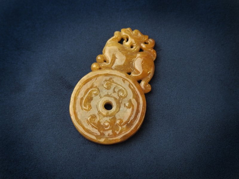 招财貔貅 | 糯种黄翡 | 天然翡翠玉佩摆件 - 项链 - 玉石 橘色