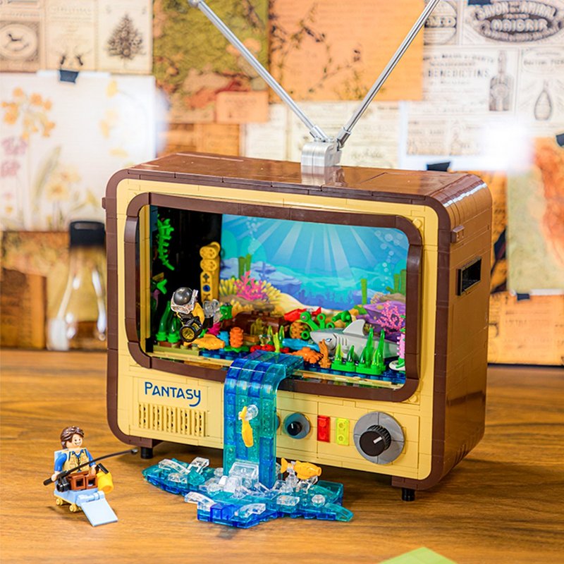 【拼奇積木】复古电视机 61008 (童趣拼裝益智玩具創意手機支架) - 玩具/玩偶 - 塑料 