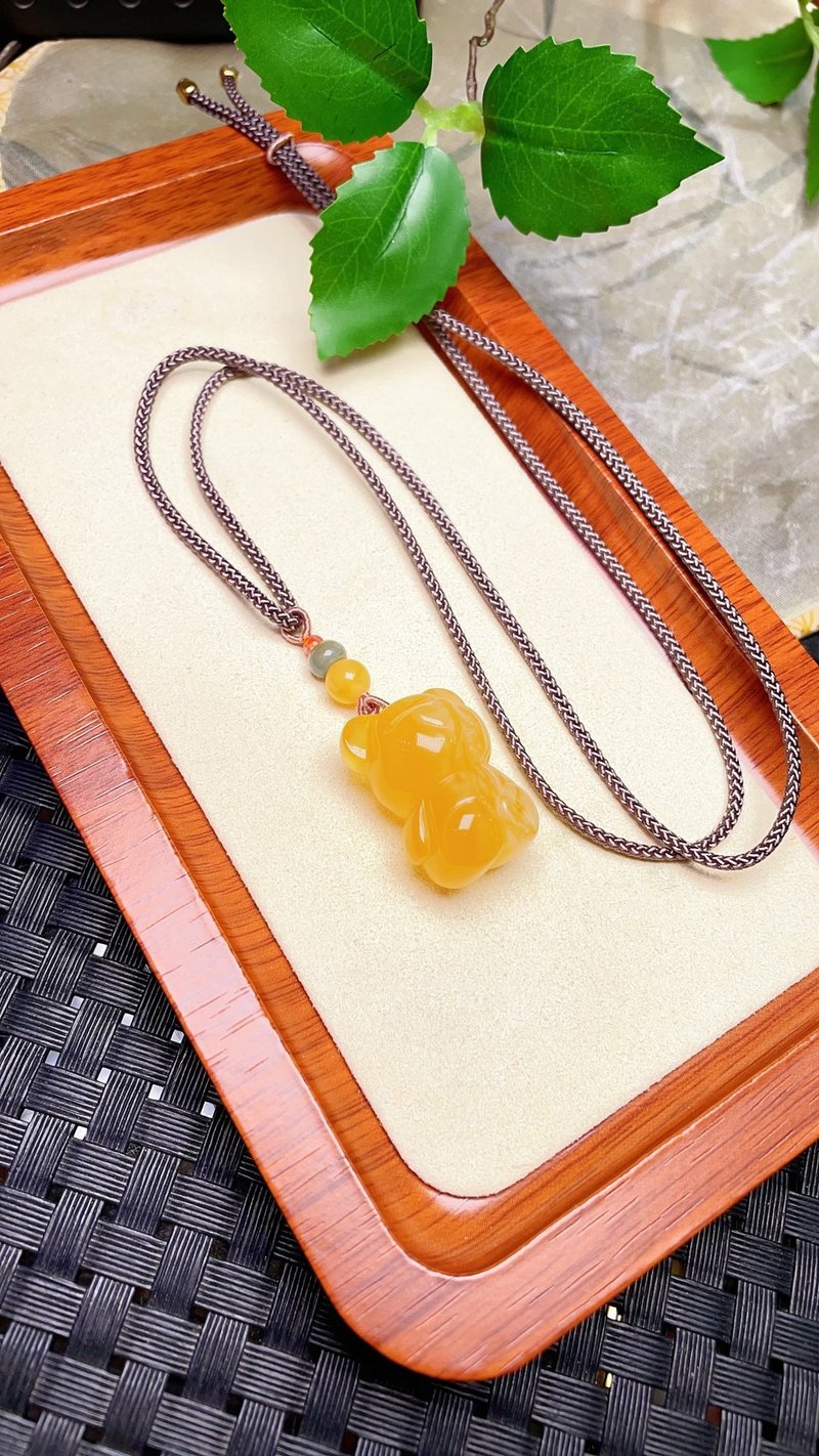 原创手工定制天然蜜蜡小熊吊坠 色泽油润 - 吊饰 - 水晶 