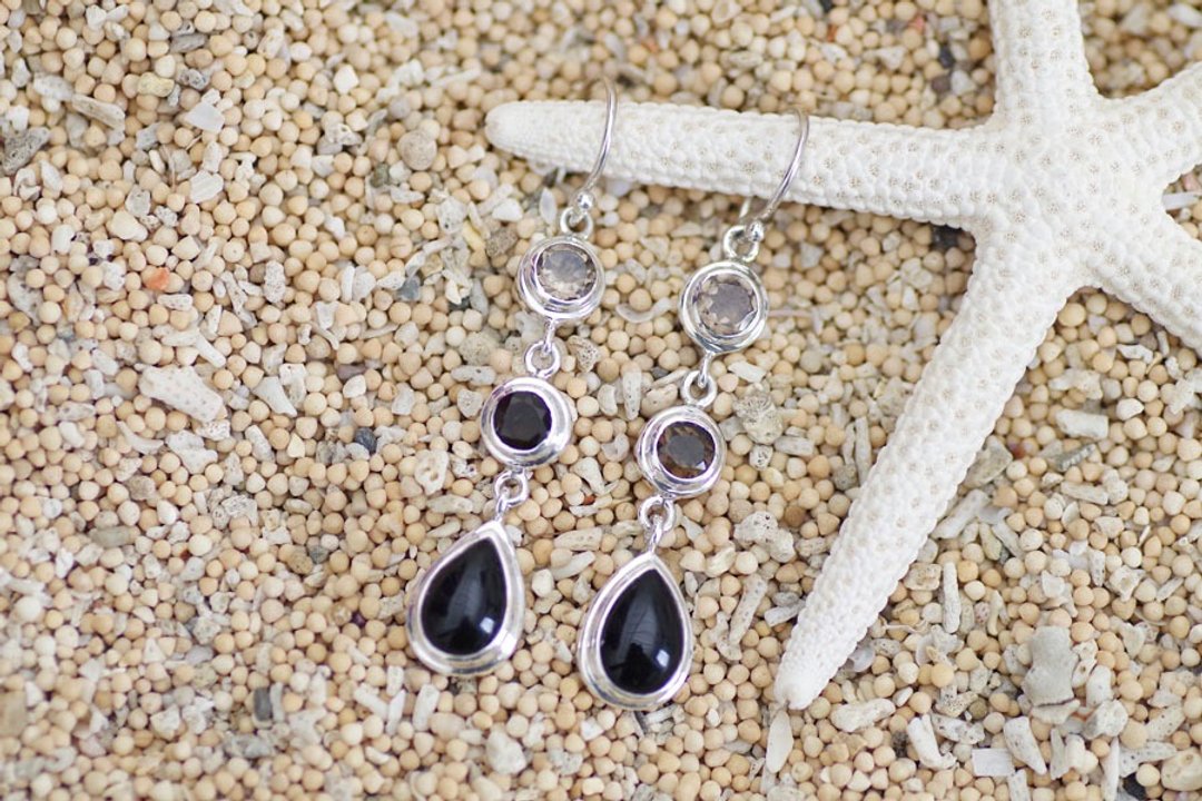 Silver earrings with onyx and smoky quartz - 耳环/耳夹 - 石头 黑色