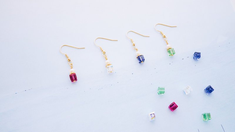 熠熠--立体正方形施华洛世奇水晶真珠耳环(送礼 礼物) - 耳环/耳夹 - 其他金属 多色