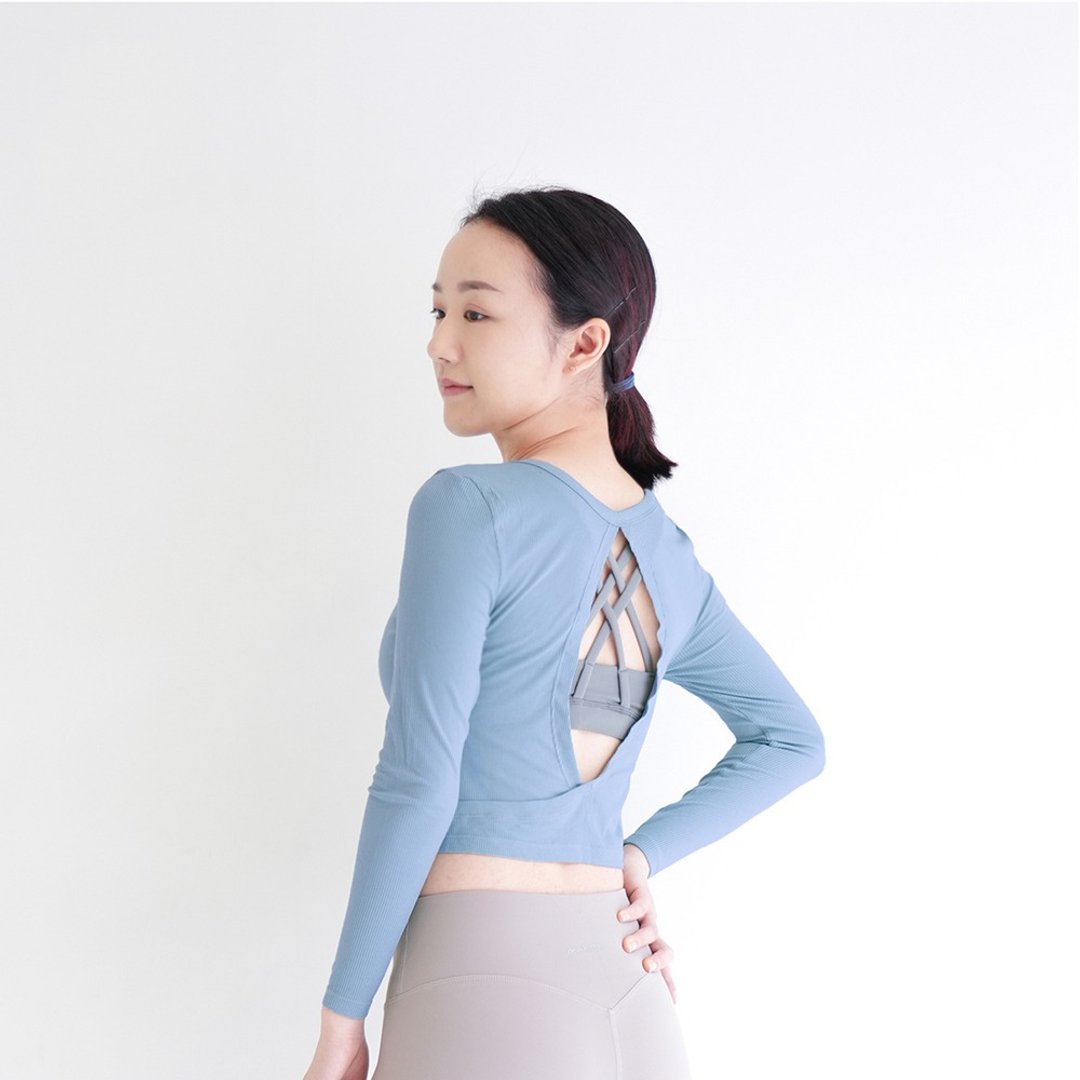 【Mukasa】DURABLE 挖洞露背长袖坑条罩衫 - 天空蓝 - MUK-23044 - 女装运动衣 - 其他材质 蓝色