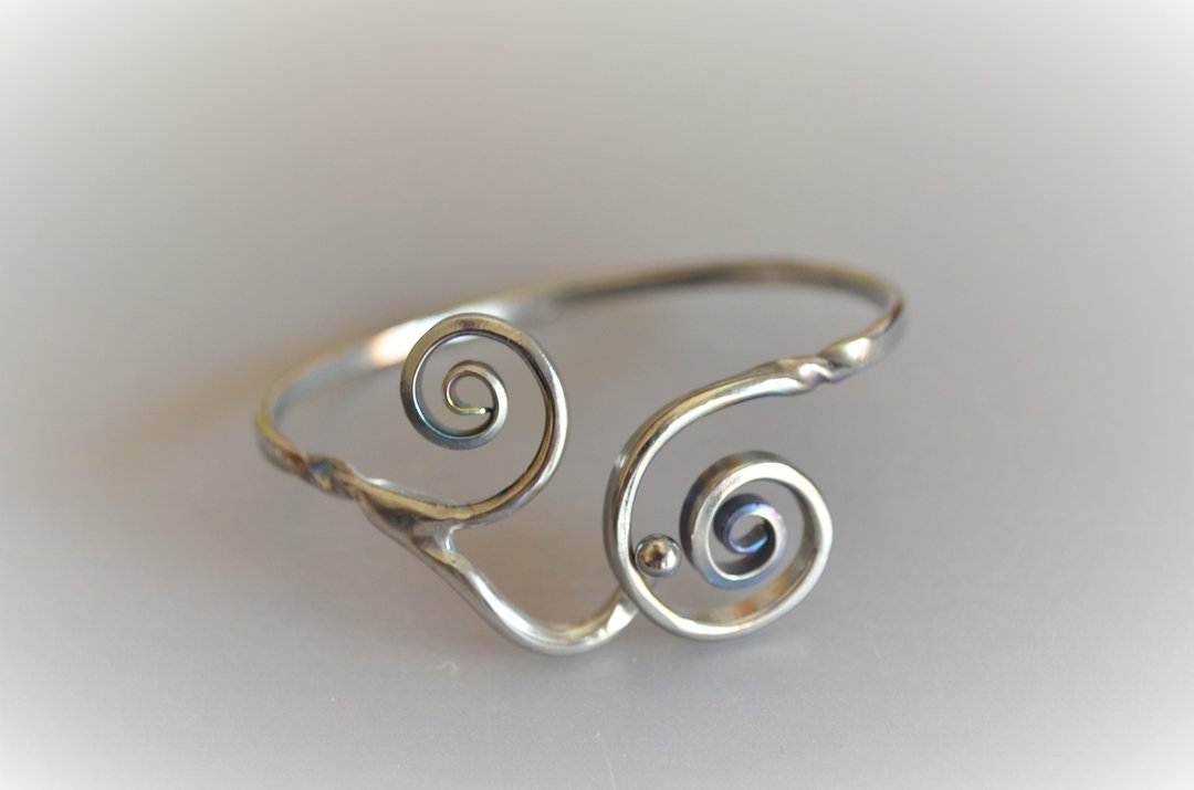 titanium bangle・钛金属手镯・涡卷・椭圆形・内径 61mm - 手链/手环 - 其他金属 透明