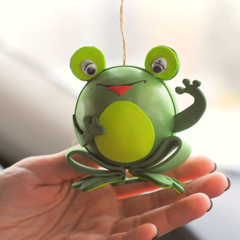 Funny hanging frog figurine Car ornament. Cute car accessories. Car mirror decor - 玩偶/公仔 - 防水材质 绿色