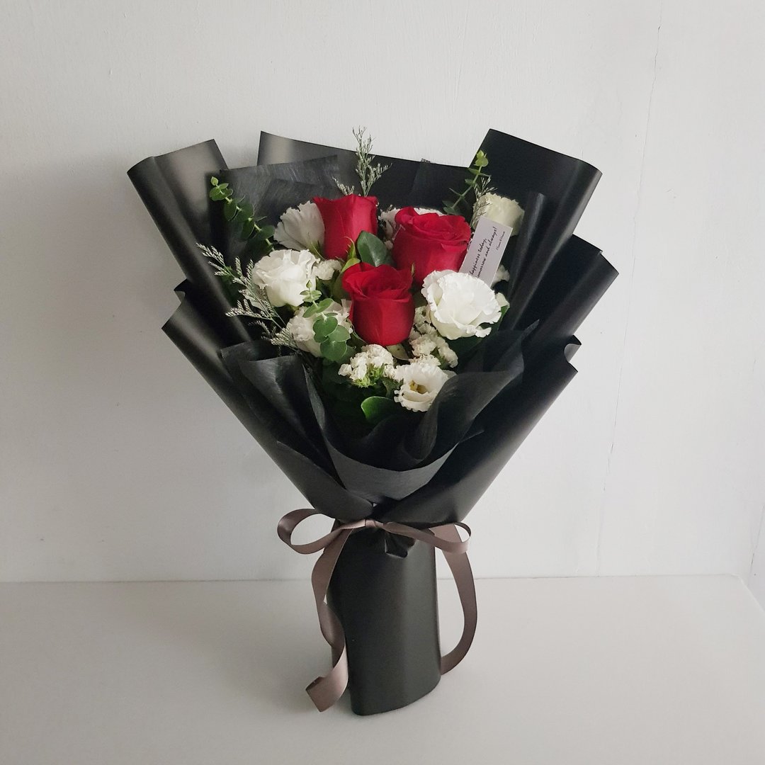 鲜花│经典红玫瑰 + 白色桔梗│生日 祝福 情人节 礼物│限台北 - 干燥花/捧花 - 植物．花 红色